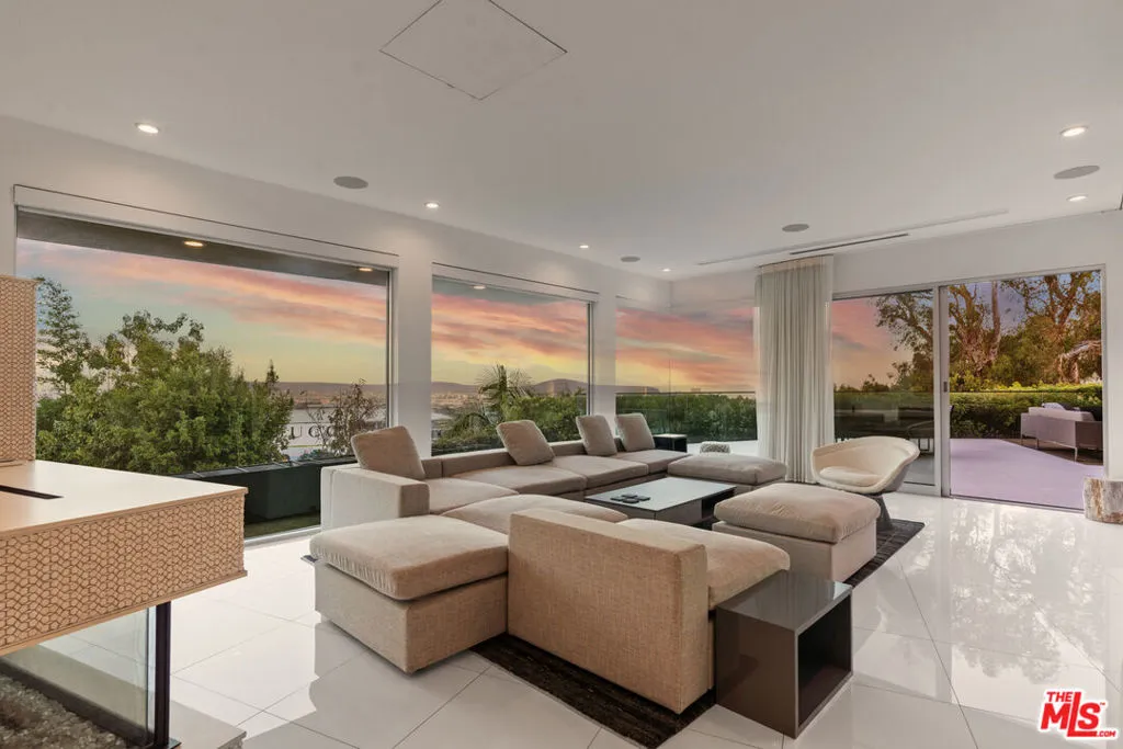 1377 Miller Place, Los Angeles, California 90069 home-pic-1