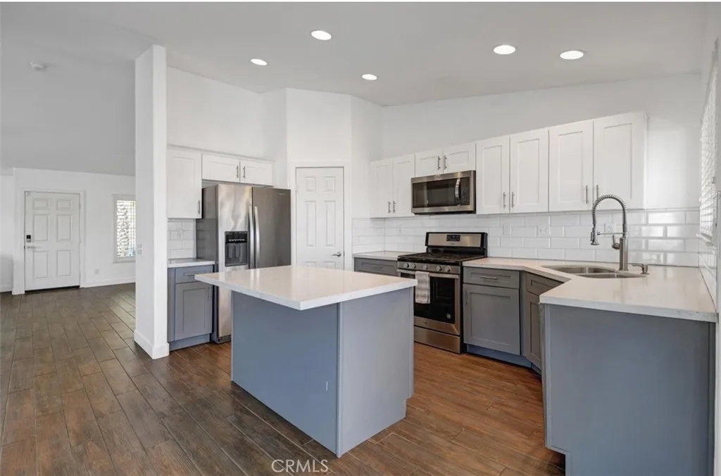 81258 Avenida Esmeralda, Indio, California 92201 home-pic-4