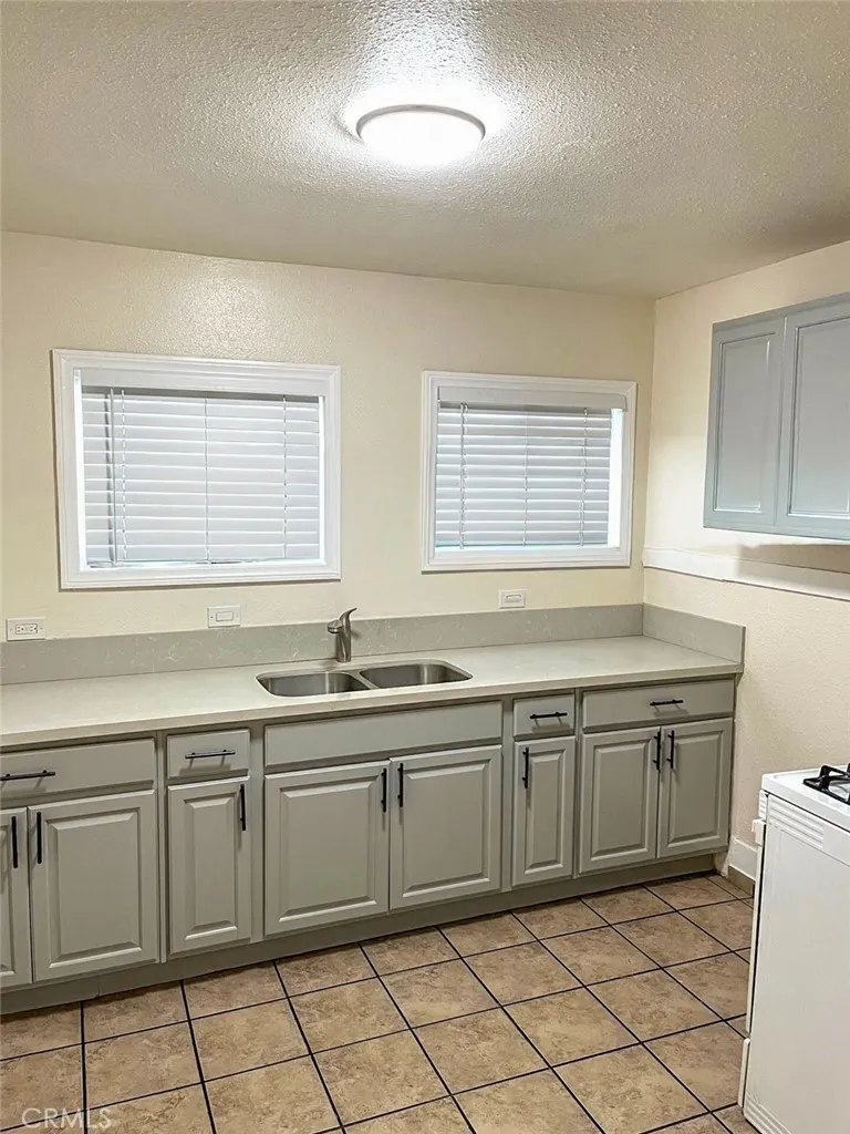 902 S Mesa Street, San Pedro, California 90731 home-pic-9