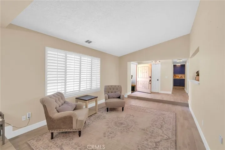 15908 Acoma Road, Apple Valley, California 92307