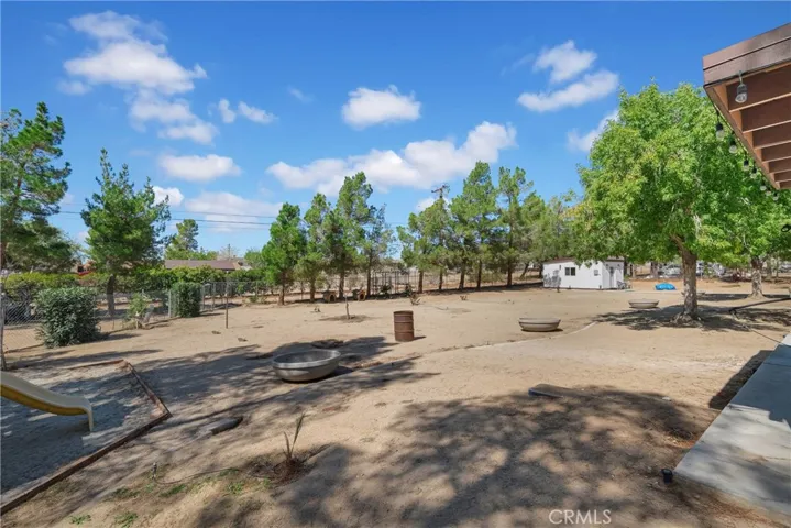 15908 Acoma Road, Apple Valley, California 92307