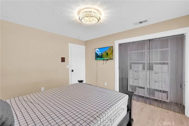 15908 Acoma Road, Apple Valley, California 92307