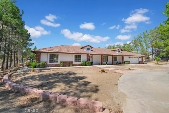 15908 Acoma Road, Apple Valley, California 92307