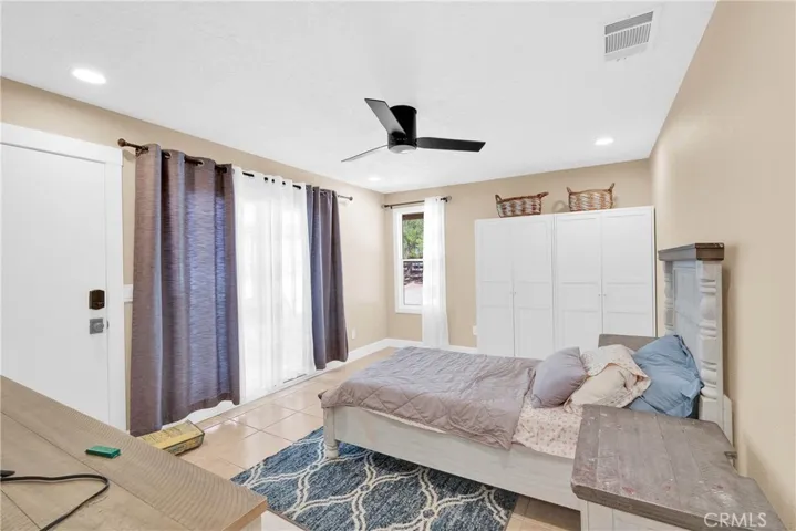 15908 Acoma Road, Apple Valley, California 92307