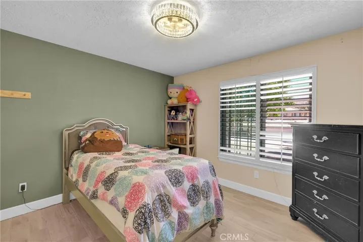 15908 Acoma Road, Apple Valley, California 92307