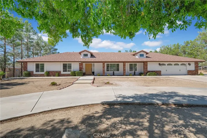 15908 Acoma Road, Apple Valley, California 92307