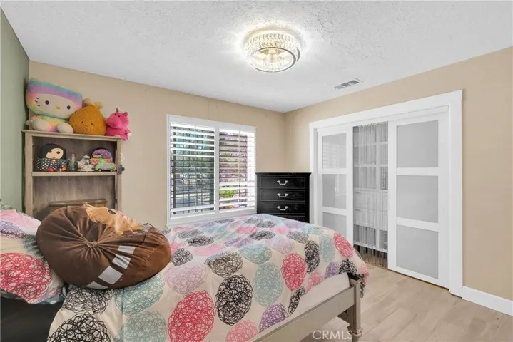 15908 Acoma Road, Apple Valley, California 92307