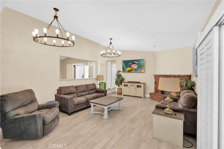 15908 Acoma Road, Apple Valley, California 92307