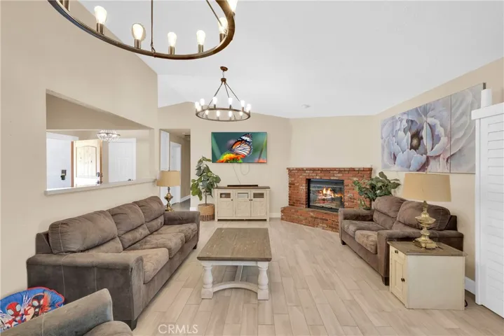 15908 Acoma Road, Apple Valley, California 92307