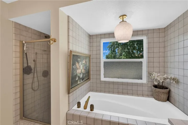 Soaking tub in primary suite