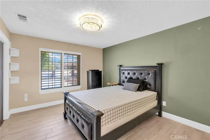 15908 Acoma Road, Apple Valley, California 92307