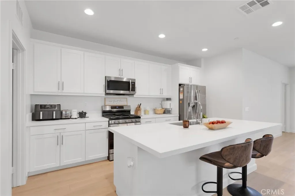 13056 Lancaster, Hesperia, California 92344 home-pic-17