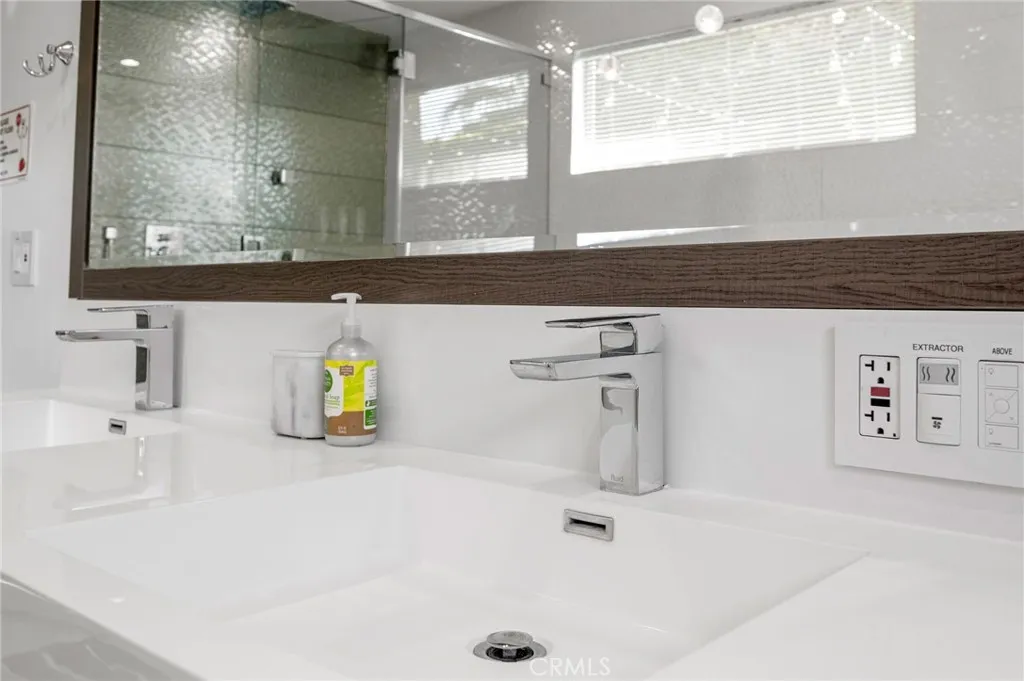 1055 E Racquet Club, Palm Springs, California 92262 home-pic-36