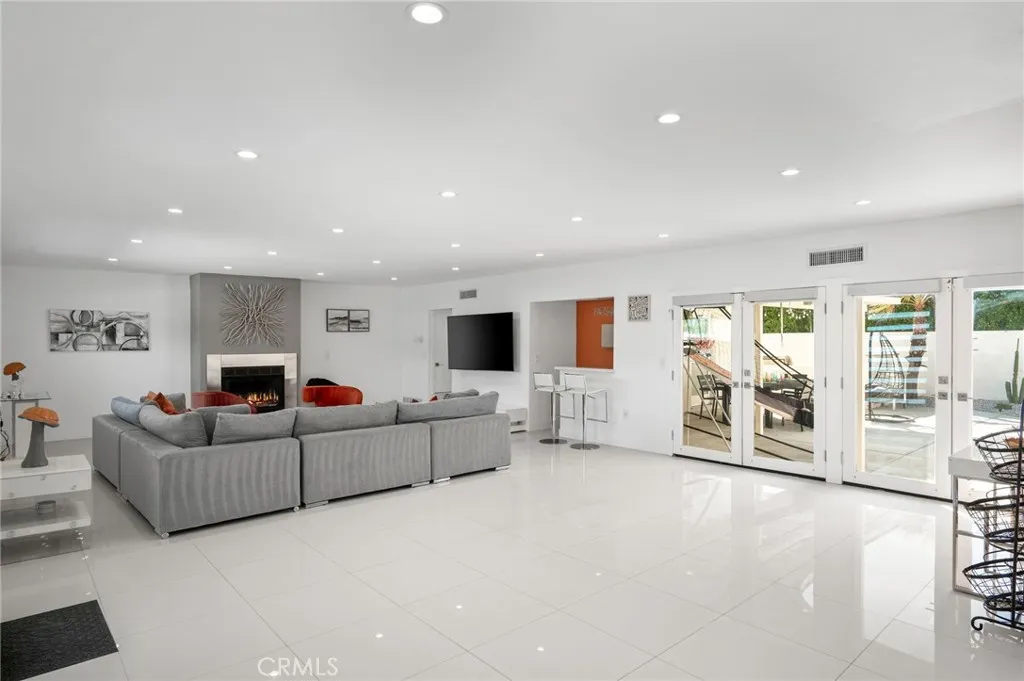 1055 E Racquet Club, Palm Springs, California 92262 home-pic-8