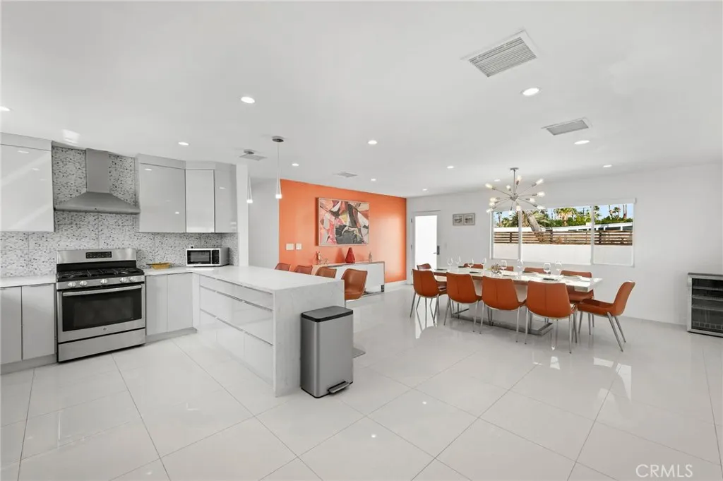 1055 E Racquet Club, Palm Springs, California 92262 home-pic-22