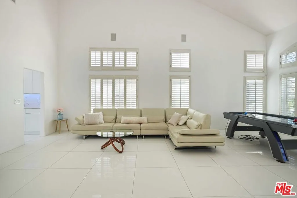 28412 Rock Canyon Drive, Santa Clarita, California 91390 home-pic-8