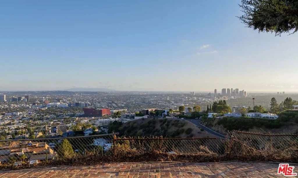 8900 Evanview Drive, Los Angeles, California 90069 home-pic-1