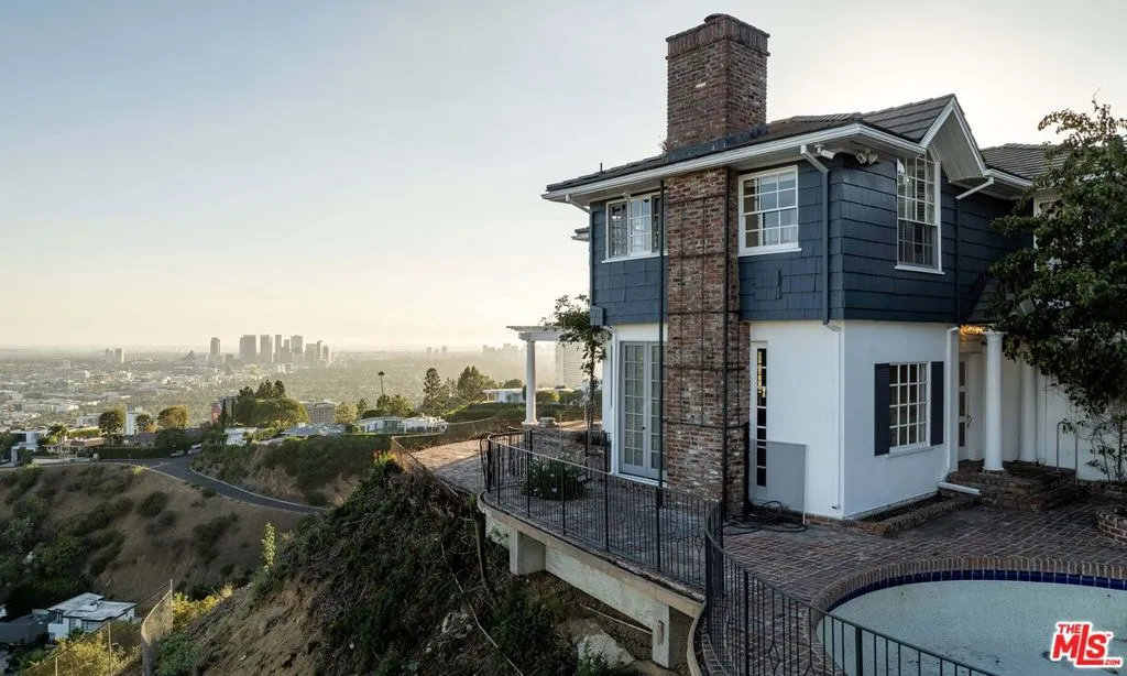 8900 Evanview Drive, Los Angeles, California 90069 home-pic-4