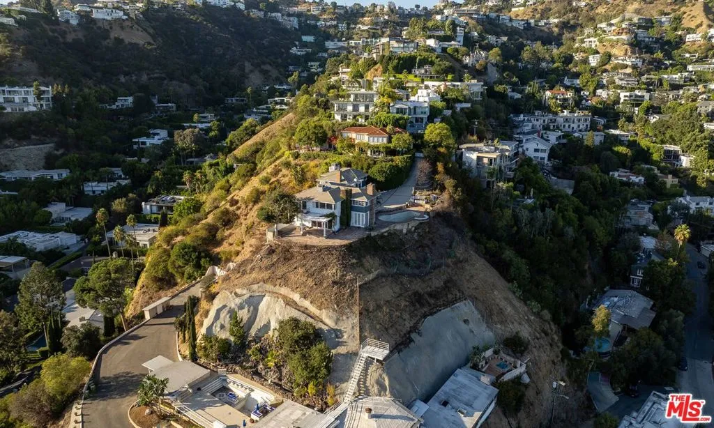 8900 Evanview Drive, Los Angeles, California 90069 home-pic-6