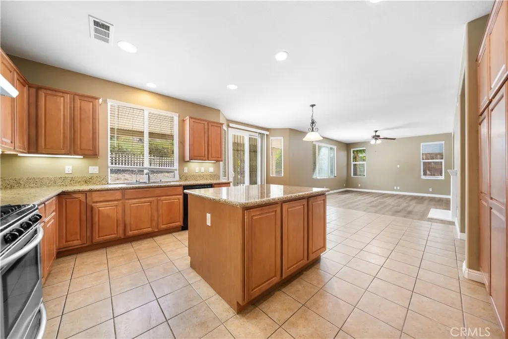 28718 Woodchester Way, Menifee, California 92584 home-pic-8