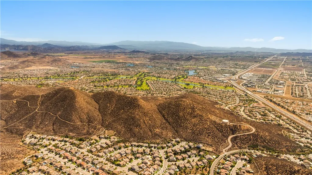 28718 Woodchester Way, Menifee, California 92584 home-pic-45