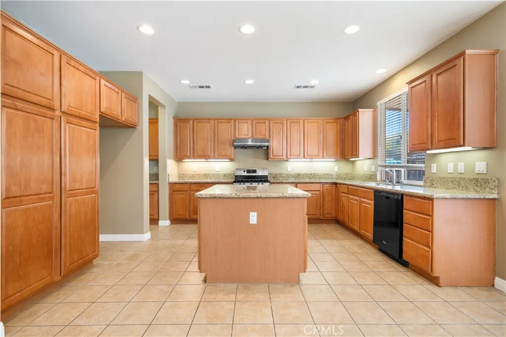28718 Woodchester Way, Menifee, California 92584 home-pic-7