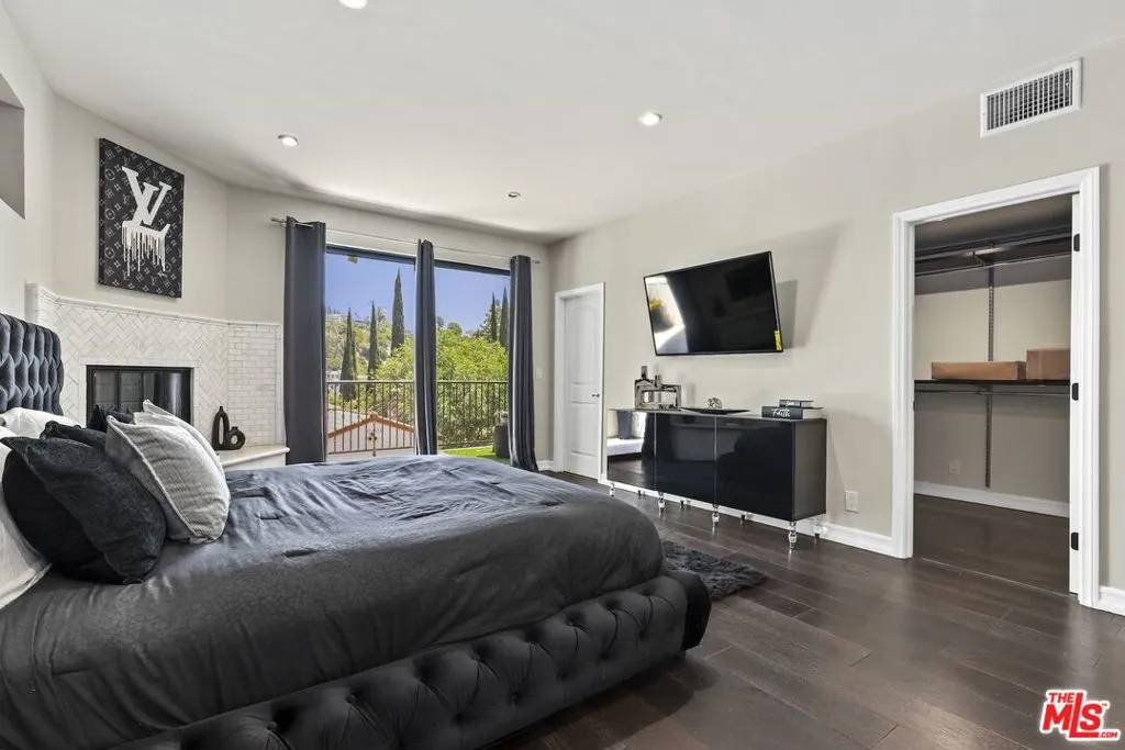 5940 Manola Way, Los Angeles, California 90068 home-pic-21