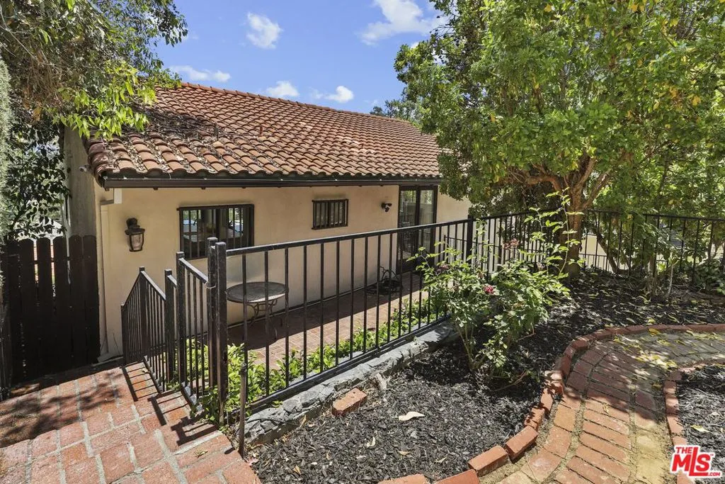 5940 Manola Way, Los Angeles, California 90068 home-pic-29