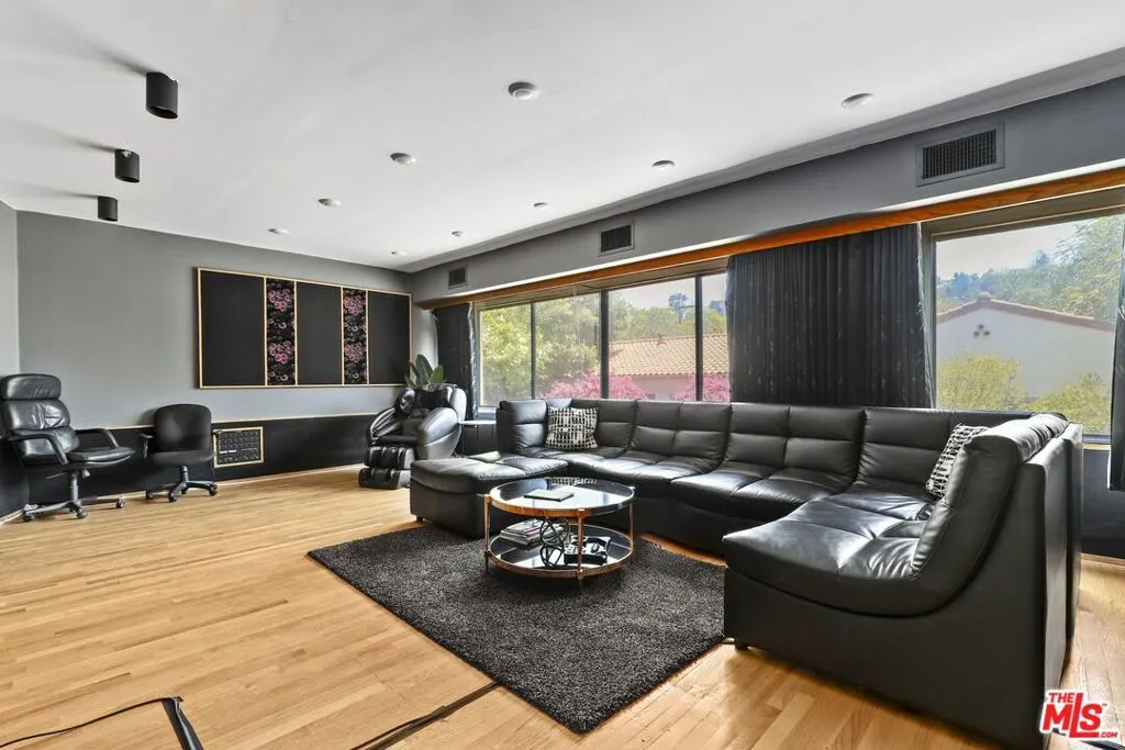 5940 Manola Way, Los Angeles, California 90068 home-pic-16