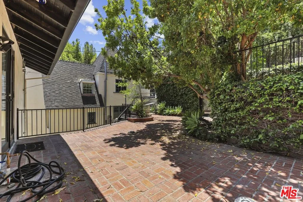 5940 Manola Way, Los Angeles, California 90068 home-pic-26