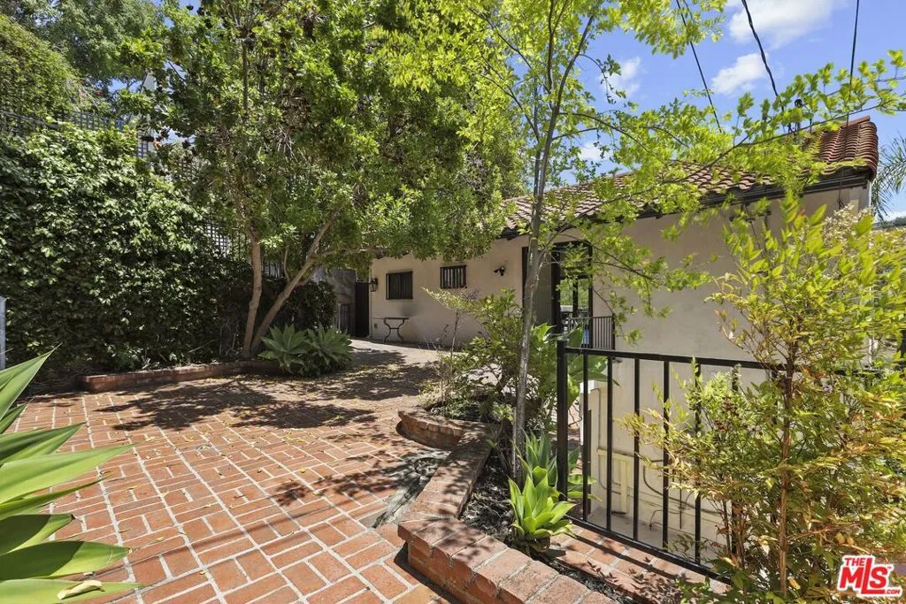5940 Manola Way, Los Angeles, California 90068 home-pic-27
