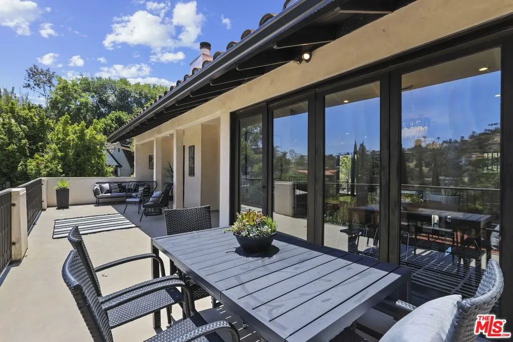 5940 Manola Way, Los Angeles, California 90068 home-pic-25