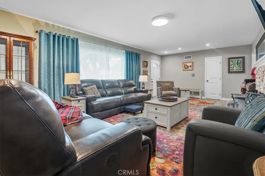 1234 N Laurel, Upland, California 91786 home-pic-6