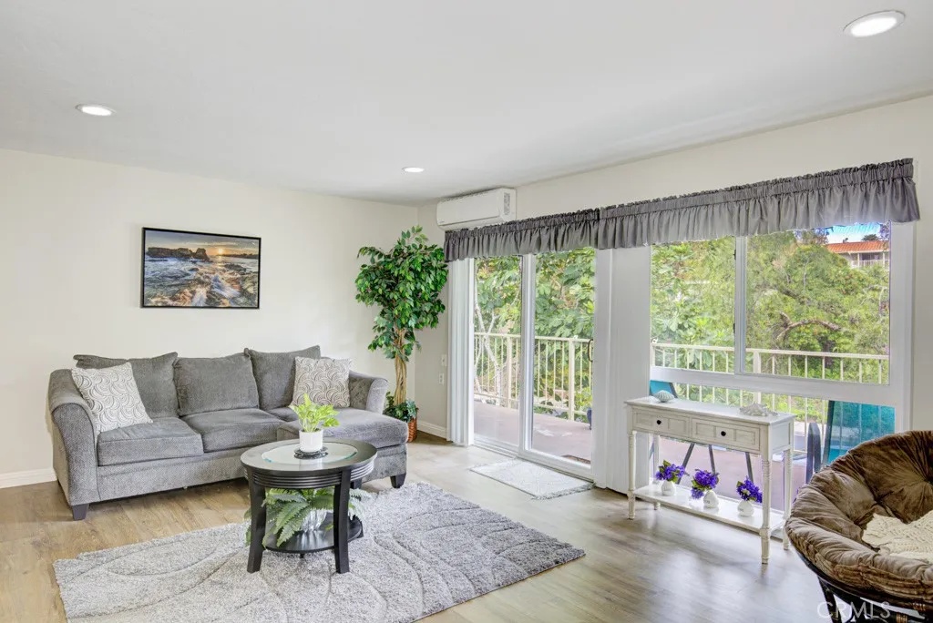 662 Via Los Altos N, Laguna Woods, California 92637 home-pic-2