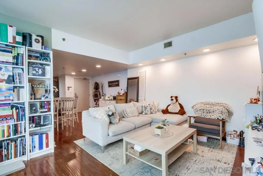 425 W Beech 302, San Diego, California 92101 home-pic-13
