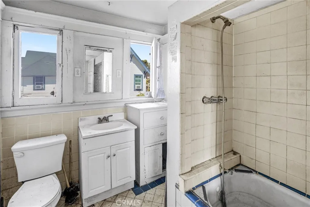 1661 Arlington Avenue, Los Angeles, California 90019 home-pic-11