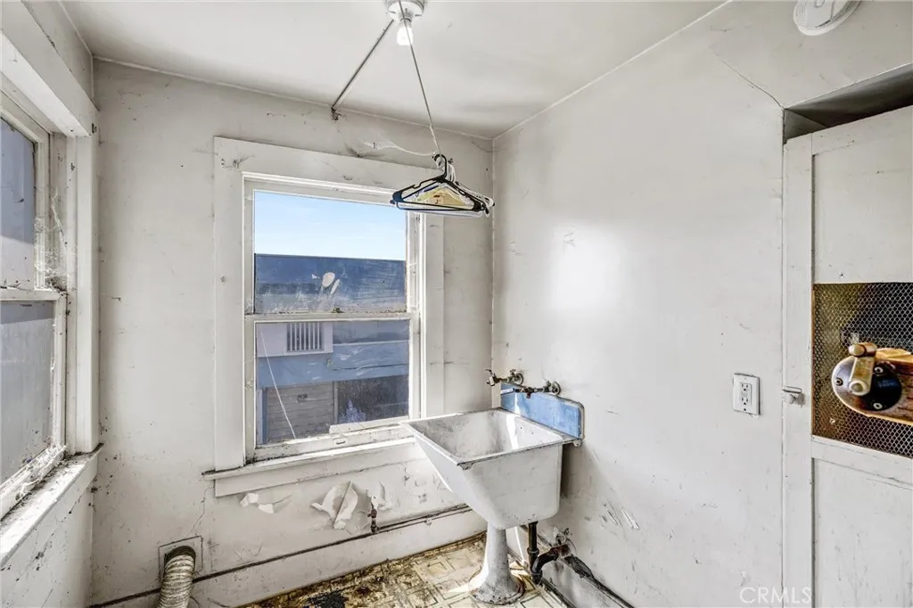 1661 Arlington Avenue, Los Angeles, California 90019 home-pic-9
