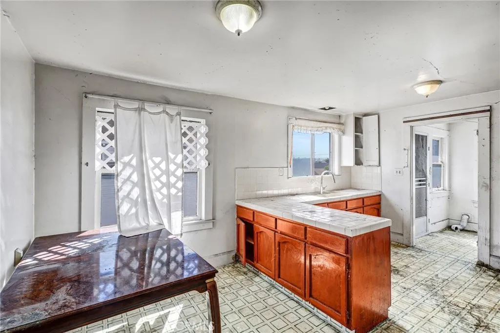 1661 Arlington Avenue, Los Angeles, California 90019 home-pic-8