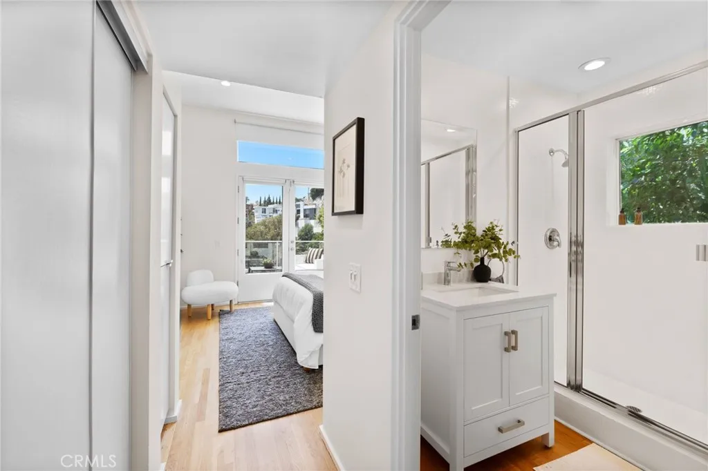 1690 N Crescent Heights, Los Angeles, California 90069 home-pic-23