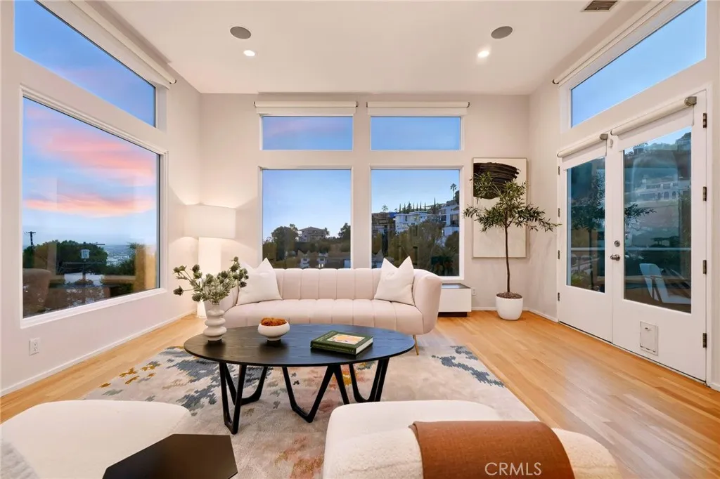 1690 N Crescent Heights, Los Angeles, California 90069 home-pic-14