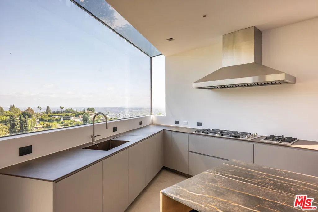 9277 Thrush Way, Los Angeles, California 90069 home-pic-14