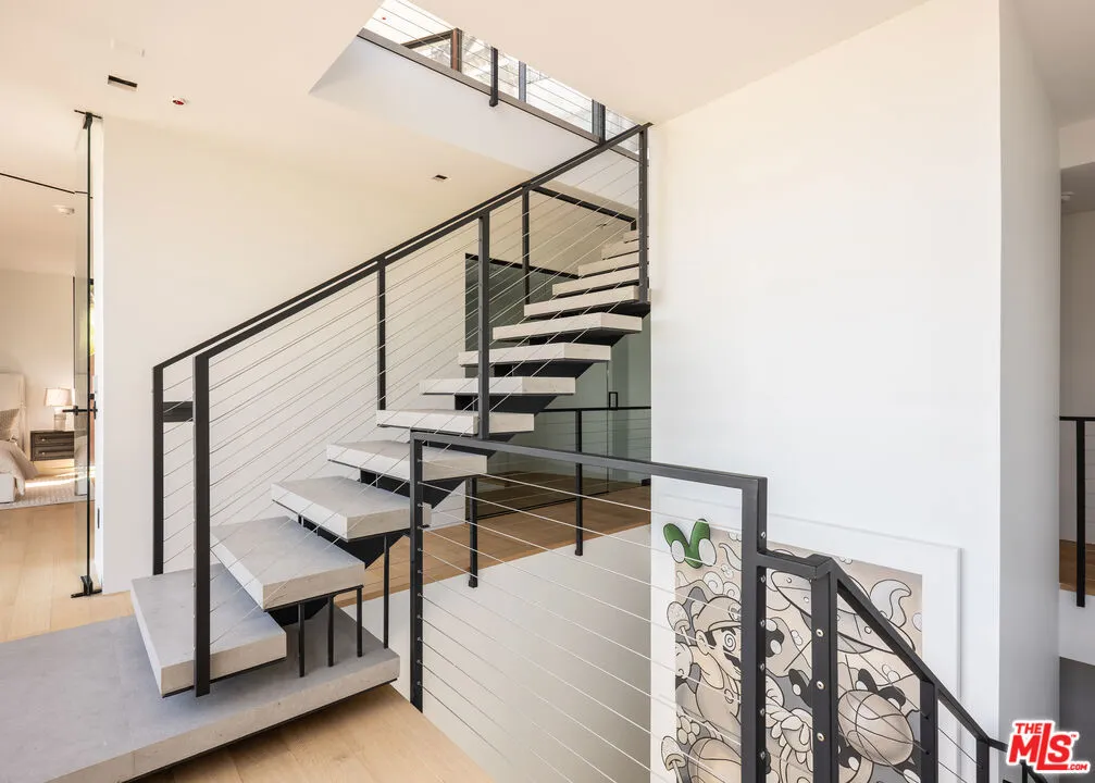 9277 Thrush Way, Los Angeles, California 90069 home-pic-19