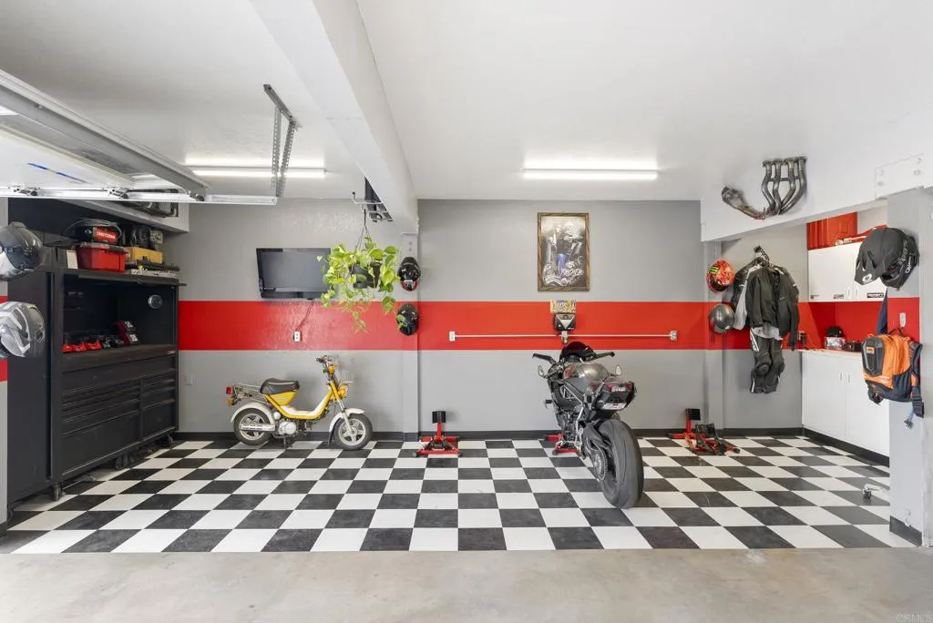 9309 Hillside, Spring Valley, California 91977 home-pic-47