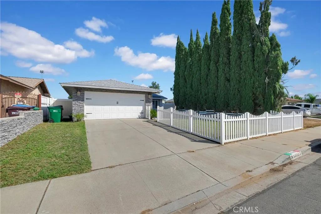 14696 Carla Jean Dr, Moreno Valley, California 92553 home-pic-1