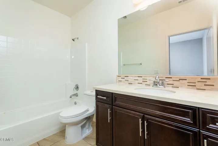 GYP_24863 Carbon Ln_024_MLS