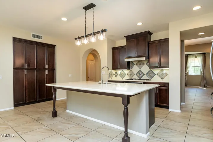 GYP_24863 Carbon Ln_017_MLS