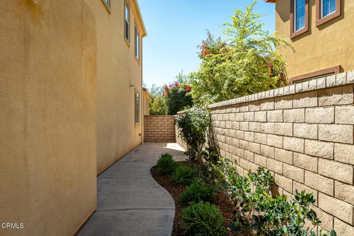 GYP_24863 Carbon Ln_057_MLS