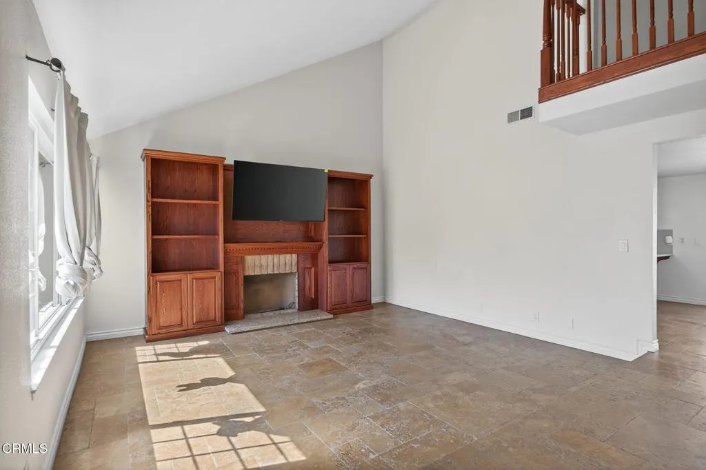 747 Southwick Street, Santa Paula, California 93060 home-pic-4