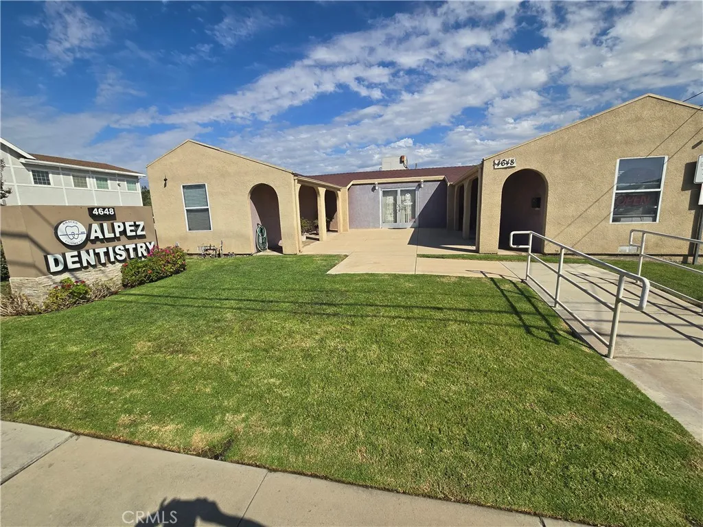 4648 Riverside