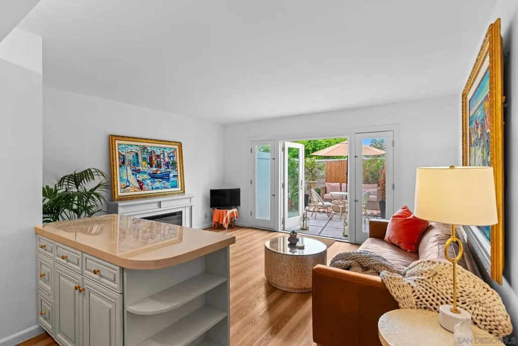 230 Prospect St 12, La Jolla, California 92037 home-pic-1